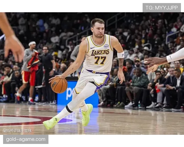 东契奇无球效率提升，拉开空间改变进攻结构